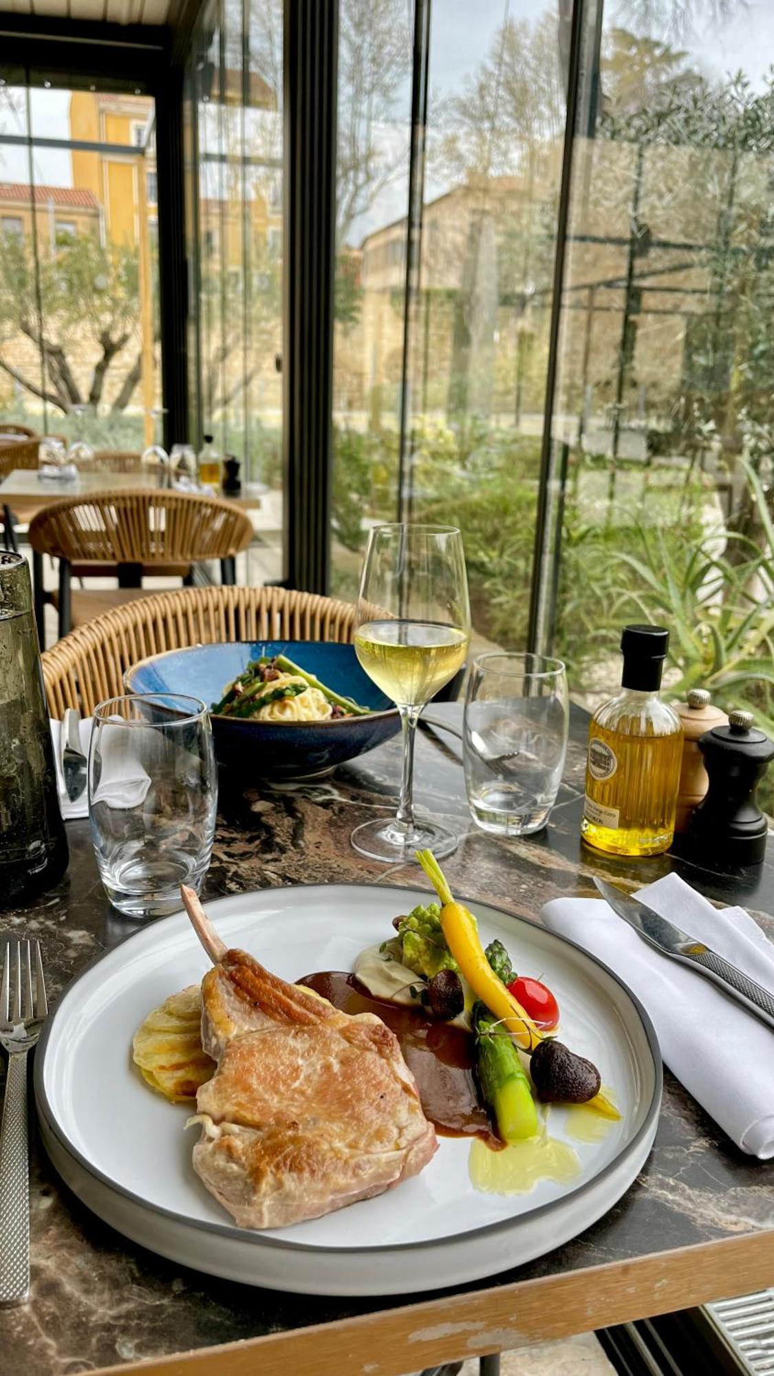 Aquabella & Hotel 4*